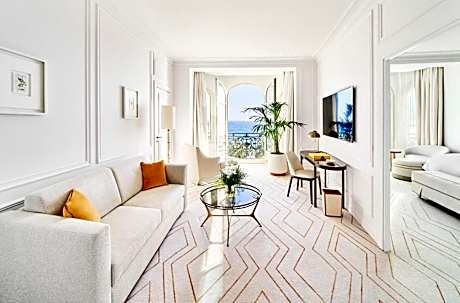 One-Bedroom Suite with Sea View