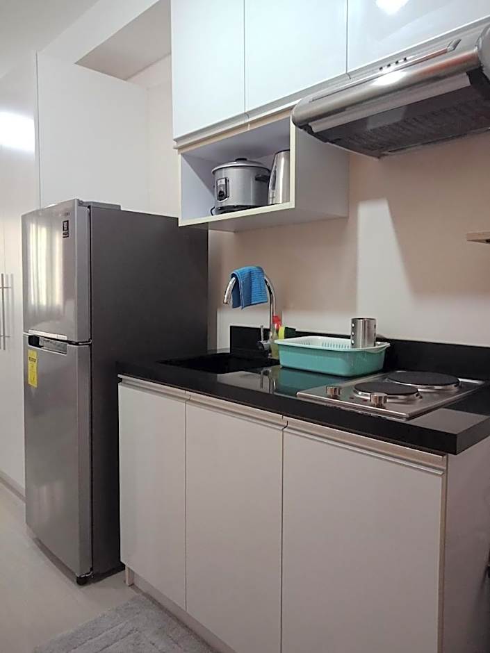 Cozy 1233 the persimmon studio near sm and ayala