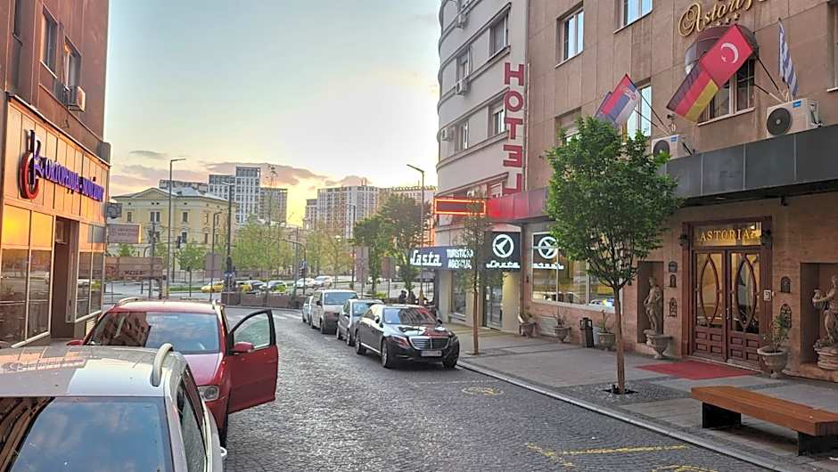 Queen's Astoria Design Hotel