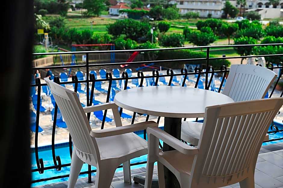 Village Inn Studios & Family Apartments