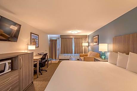 King Room with Roll-In Shower and Balcony - Disability/Non-Smoking