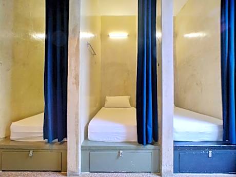 Mixed Dormitory Room