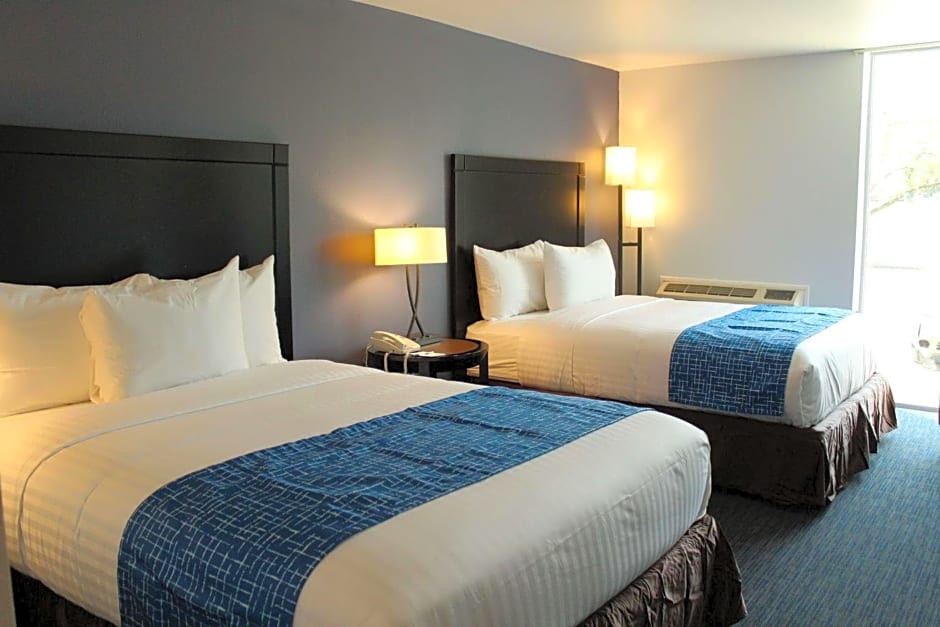 Travelodge by Wyndham Water's Edge Hotel - Racine