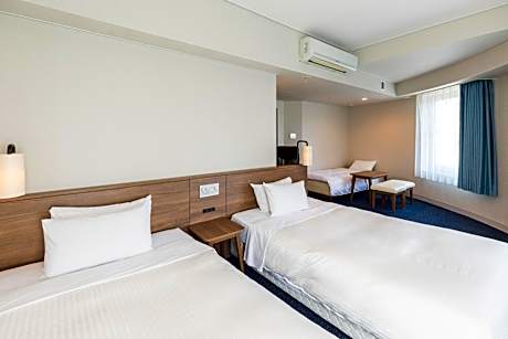 Deluxe Triple Room - Non-Smoking