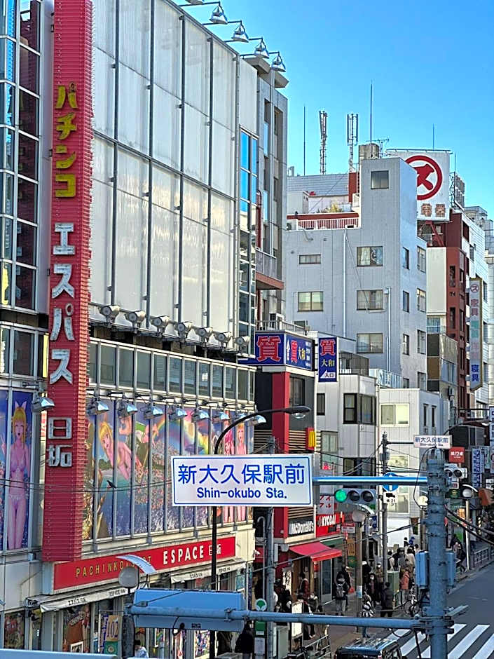 Shinokubo guest house , near shinjuku 100 square meters, 4 bedrooms, 1 living room 1kitchen 2toilet 1bathroom washmachine