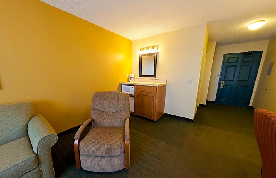 Country Inn & Suites by Radisson, Salina, KS