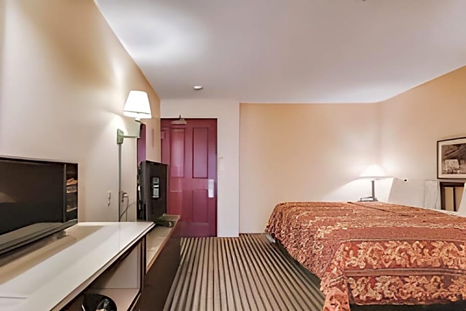 Norwood Inn & Suites  Merrillville