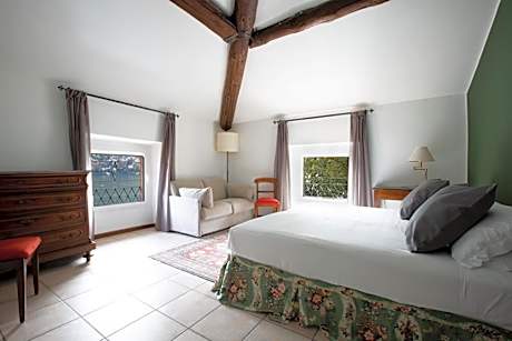 Family Room with Lake View