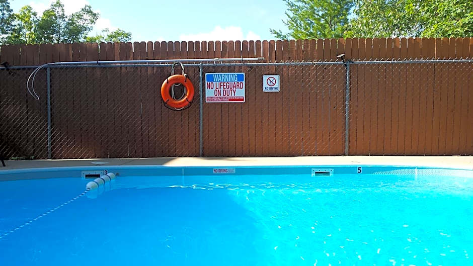 Shady Acre Inn and Suites