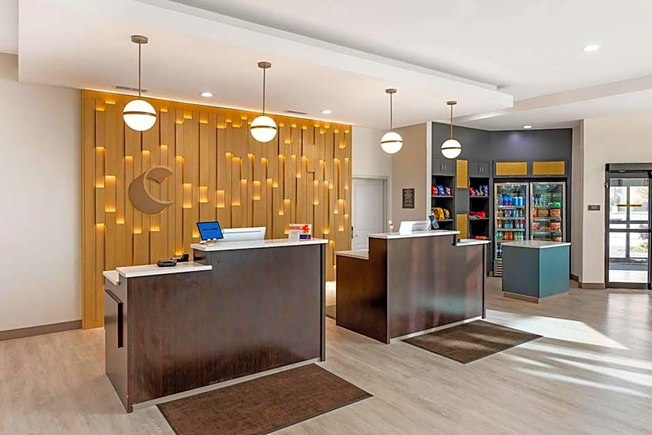 Comfort Inn & Suites Verona at Turning Stone Resort Casino