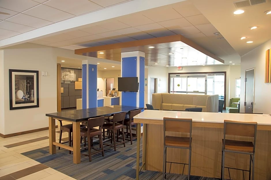 Holiday Inn Express & Suites Monroe By IHG