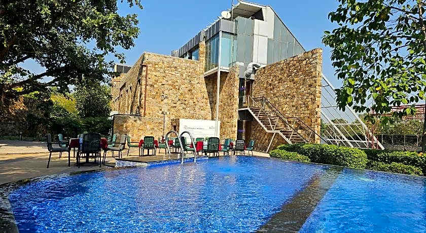Mana Hotels