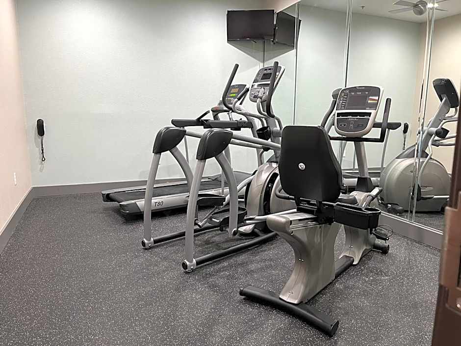 Best Western Cleveland Inn & Suites