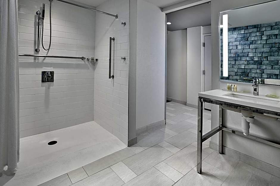 Renaissance by Marriott Edmonton Airport Hotel