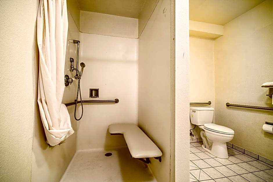 Regency Inn & Suites Downey