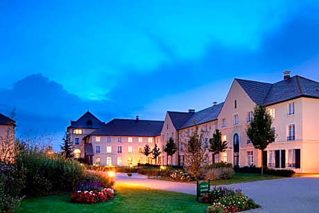 CAMPANILE VAL DE France