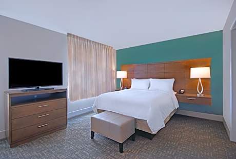 Queen Studio Suite - Hearing Accessible/ Non-Smoking