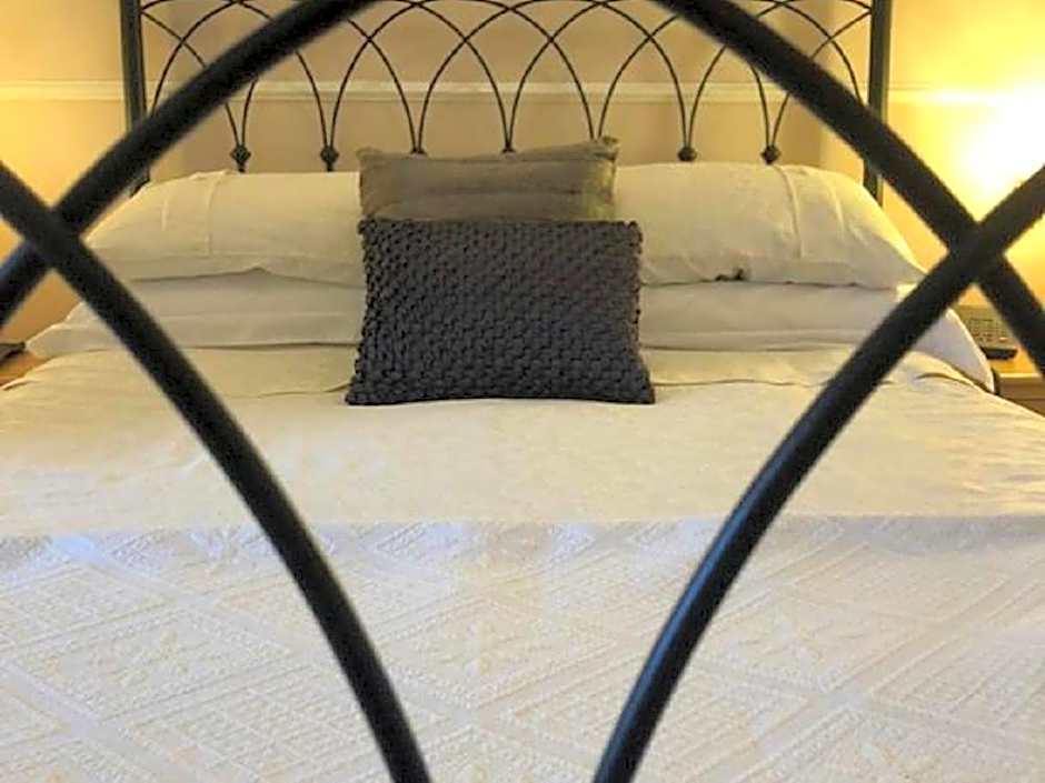 Chaston Manor Hotel