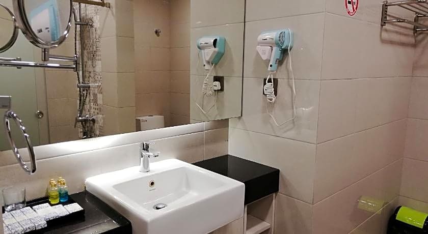 Ease Hotel