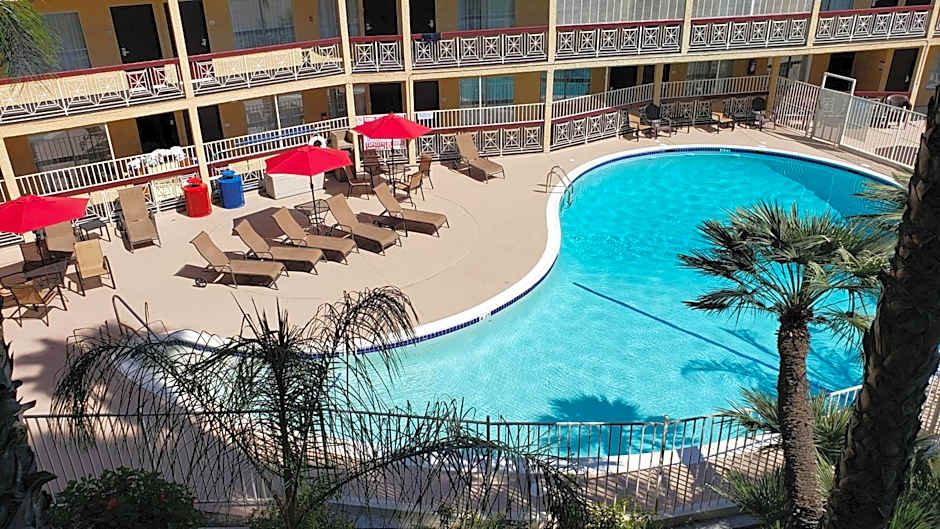 Ramada by Wyndham Burbank Airport