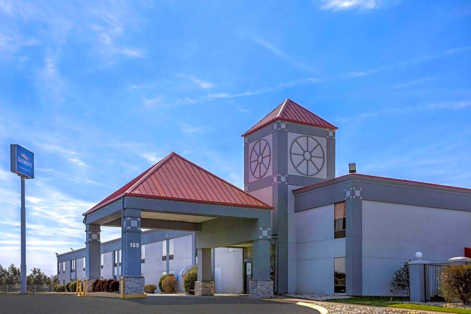 Photo 1 of 28 of Baymont by Wyndham La Vergne