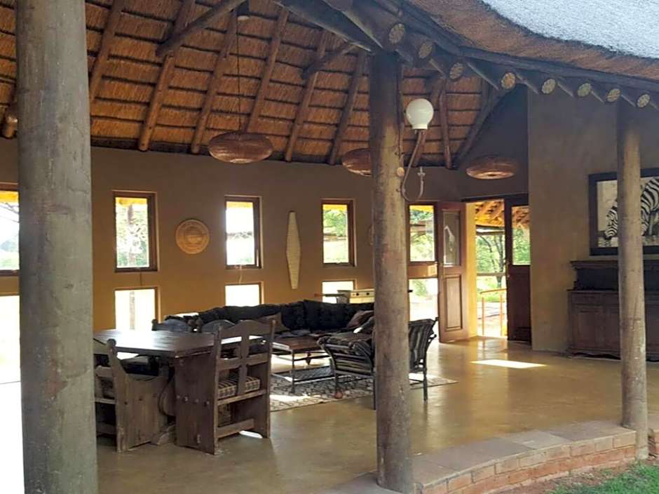 Zebula Golf and Wildlife Estate - Giraffe Plains Pax 4 - Moi Signature Luxury villa