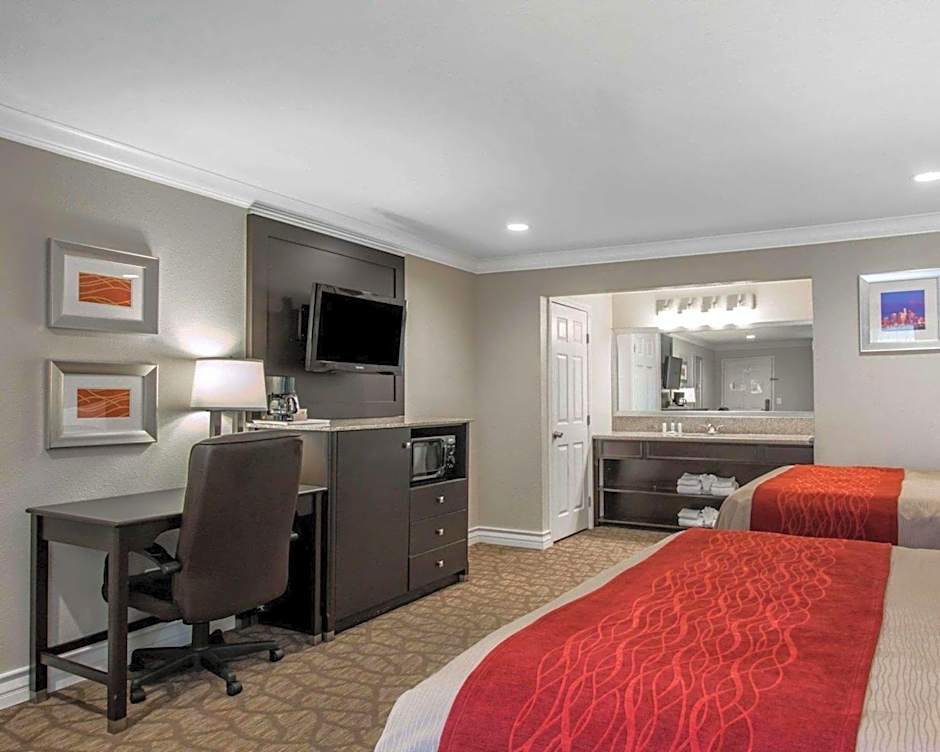 Quality Inn Near Downey Studios