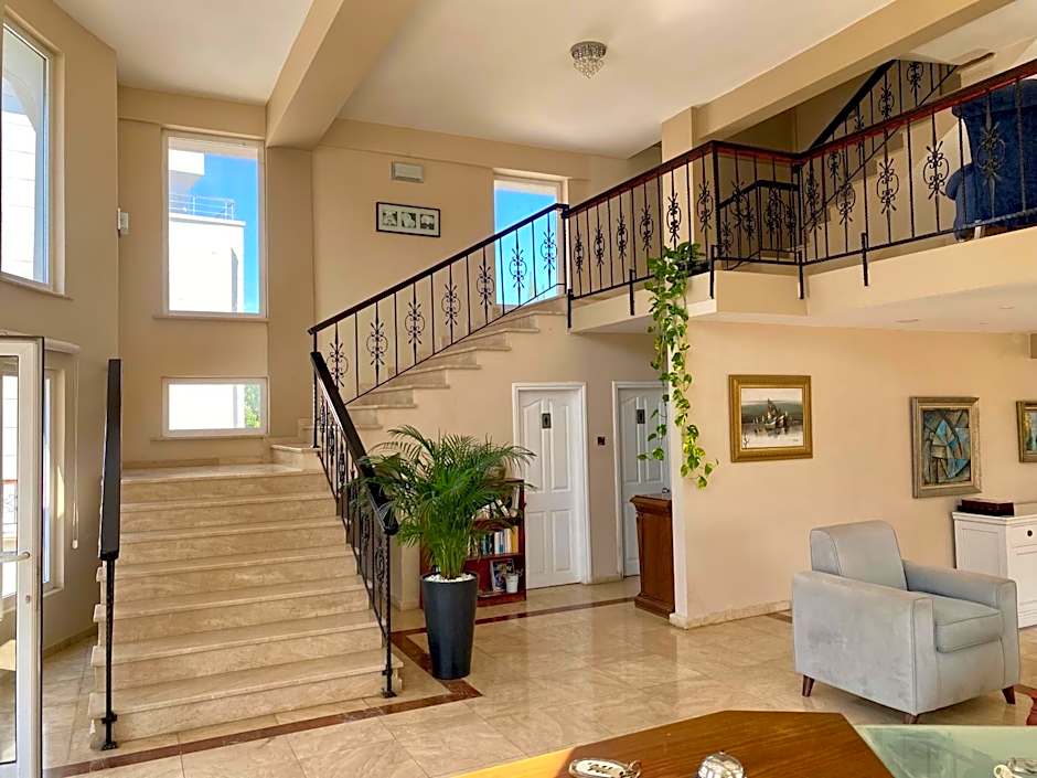 The Prince Inn Hotel & Villas