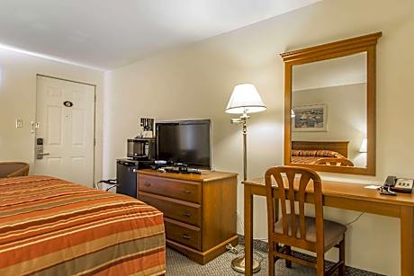 1 King Bed Nonsmoking