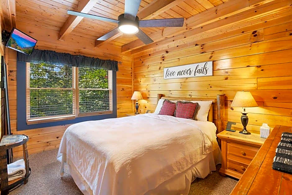 Ryes and Shine Bootlegger's Cabin! Hot Tub* Pool* Arcade* Billiards *EV * Pet Friendly