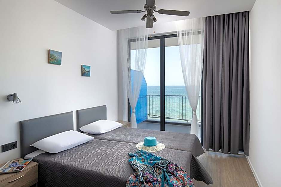 Photo 1 of 13 of Studio, Sea View