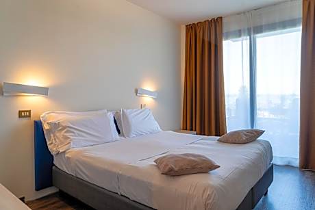 Double or Twin Room with Lake View