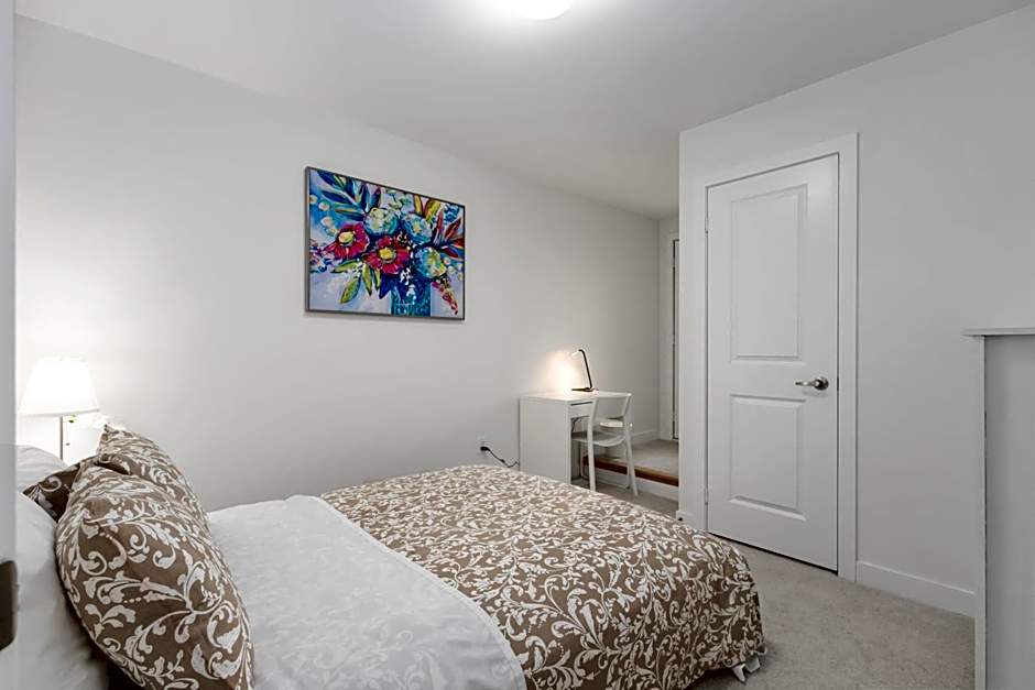 CEDAR Double Room with attached private Bathroom and Balcony in Toronto, ON, Canada