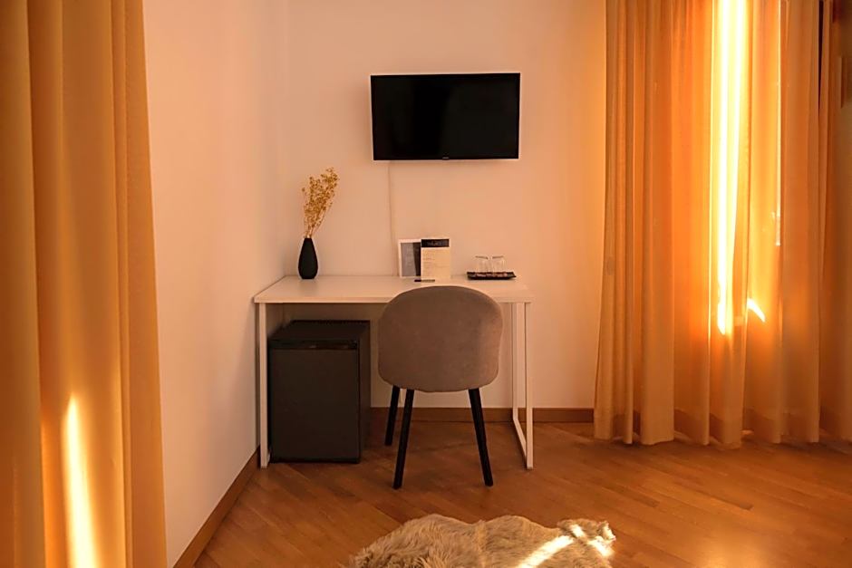 Palace Eight - Suites & Spa