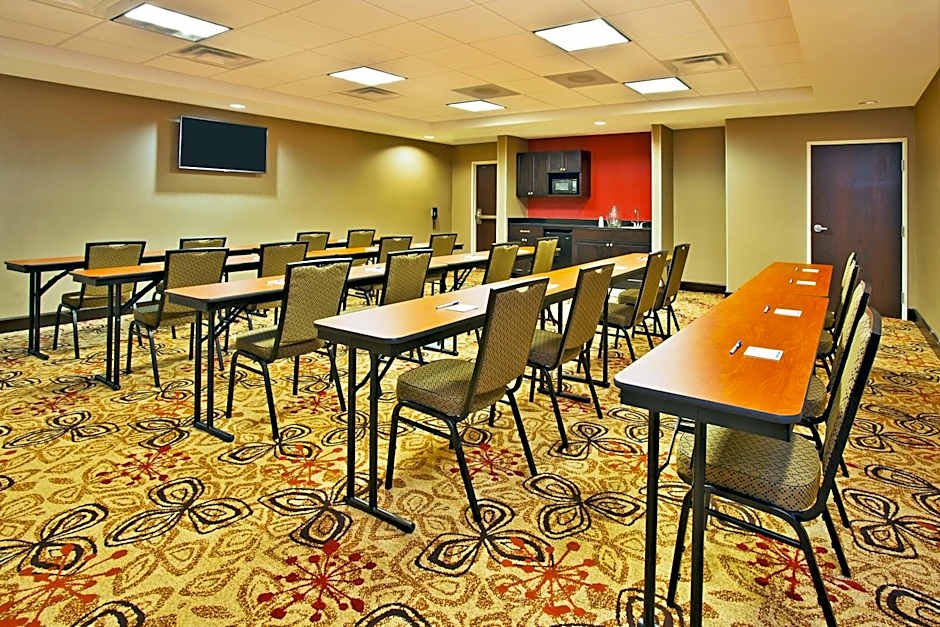 Holiday Inn Express & Suites Springfield By IHG