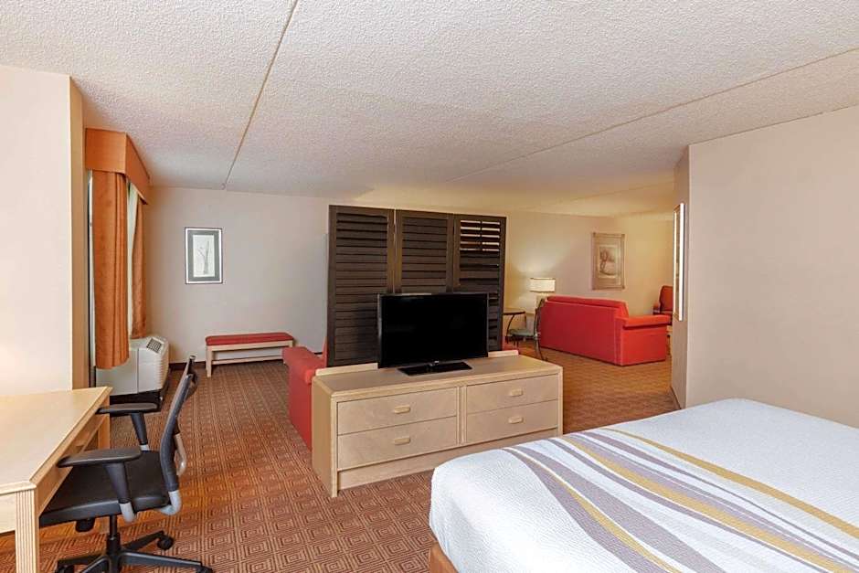 La Quinta Inn & Suites by Wyndham Garden City