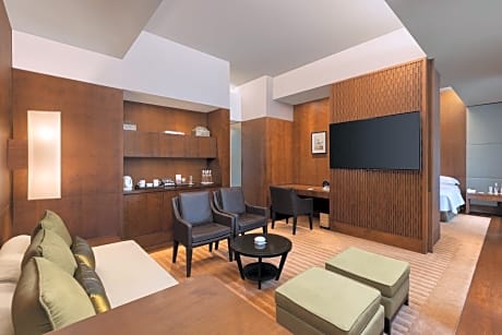 Suite, 1 Bedroom, Garden View (1 Queen Bed)