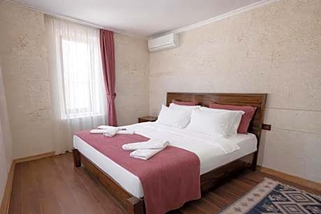 Queen Room with Spa Bath