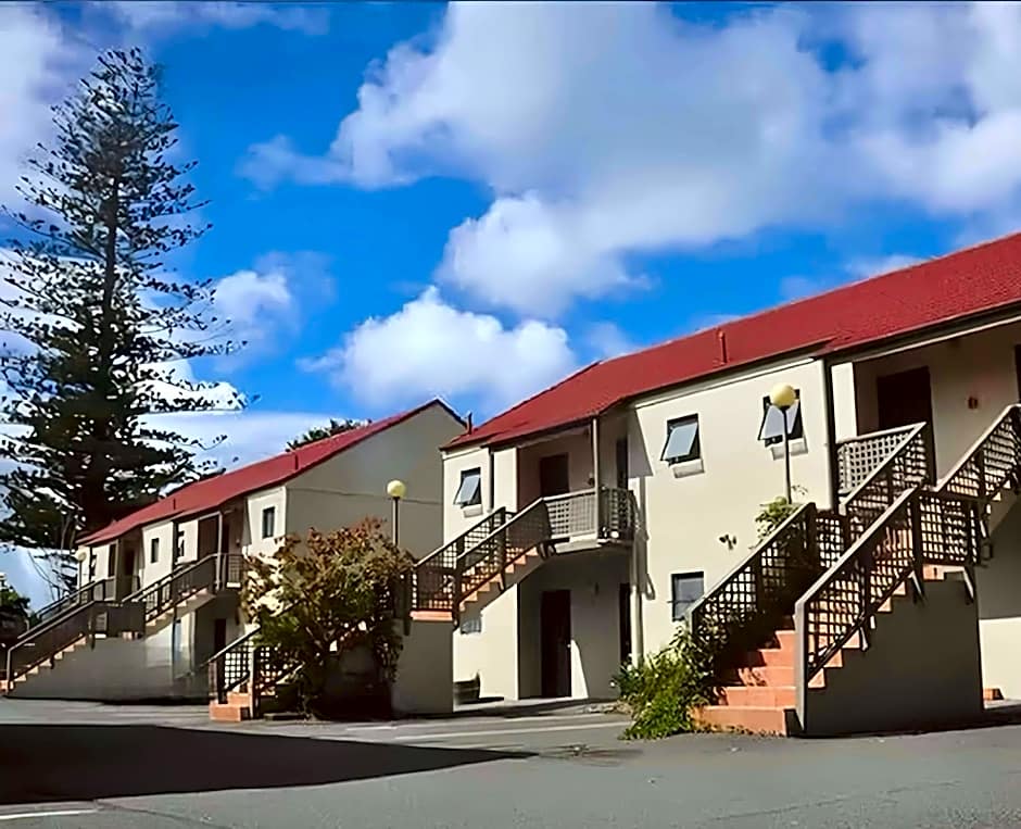 Photo 1 of 28 of Royal Park Lodge