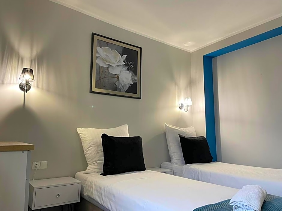 Rynek 14 - Pokoje hotelowe - Cafe&Restaurant - Parking - OrangeTV