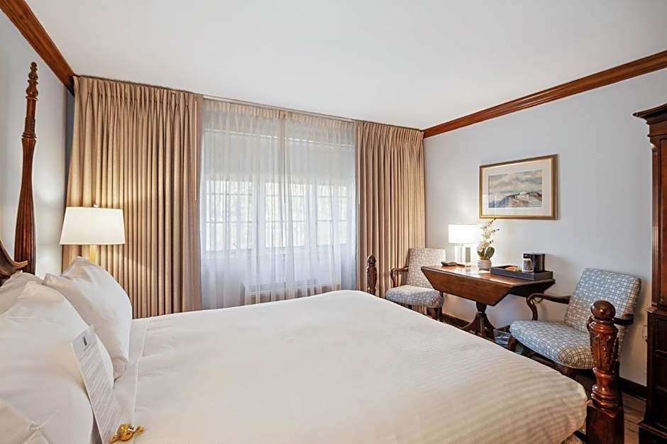 Avon Old Farms Hotel