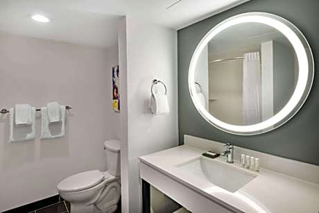 2 Queen Beds Mobility Accessible Business Room Tub w/ Grab Bars Non-Smoking