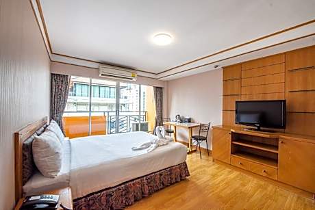 Superior Studio - Queen Bed