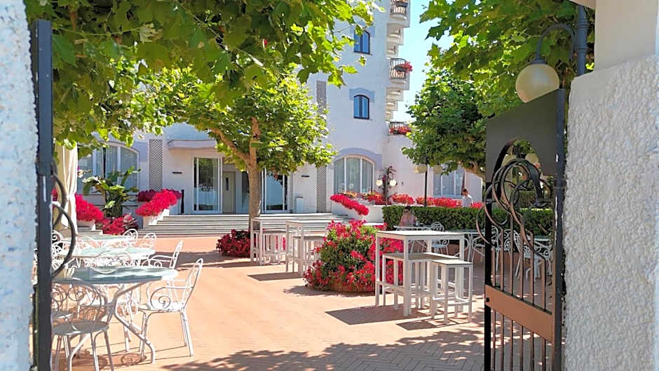 BAJAMAR BEACH HOTEL