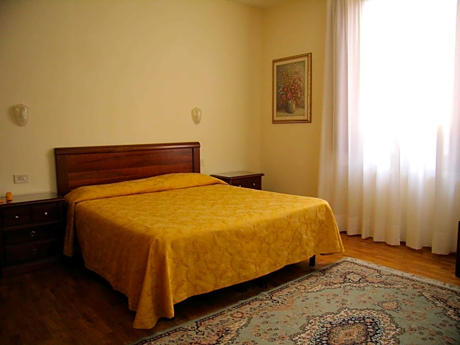 Hotel Savoia & Campana