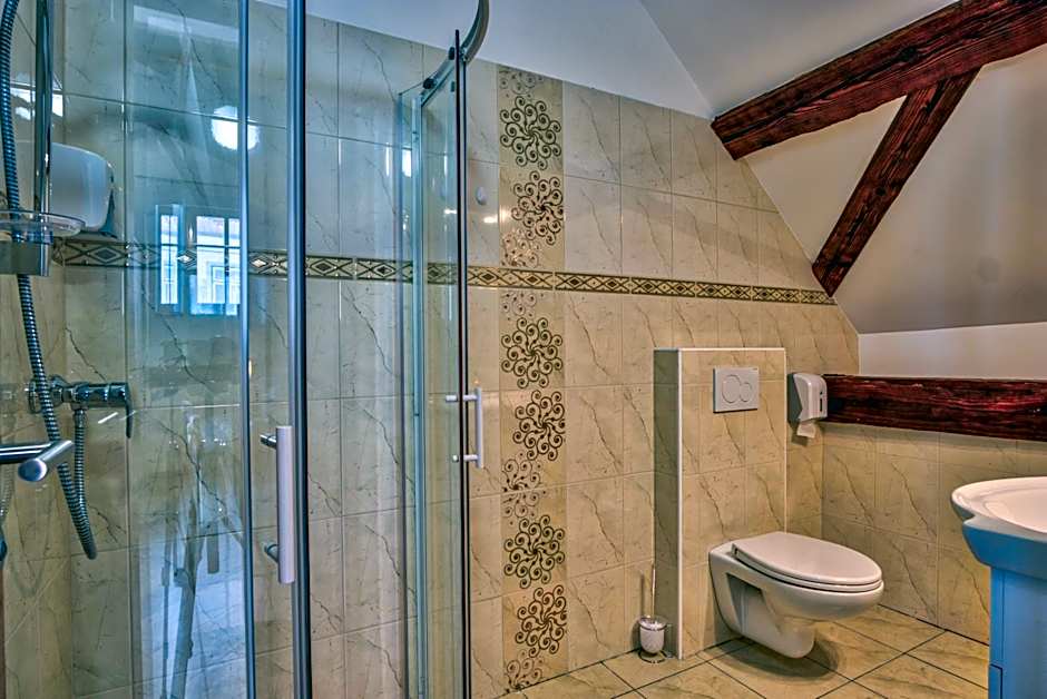 Hiša Linhart, Hotel & Restaurant