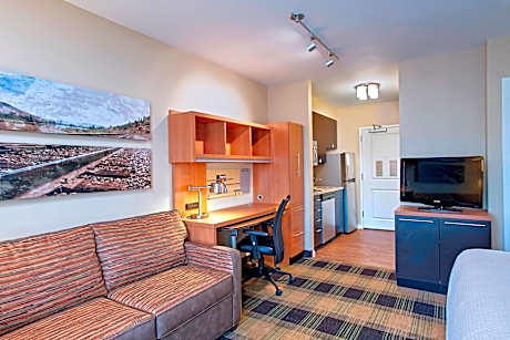 Suite, 1 Queen Bed with Sofa bed (1 Queen Bed and 1 Double Sofa Bed)