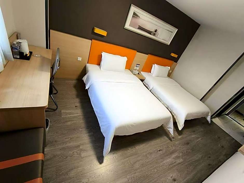 7 Days Premium Nanchang Train Station