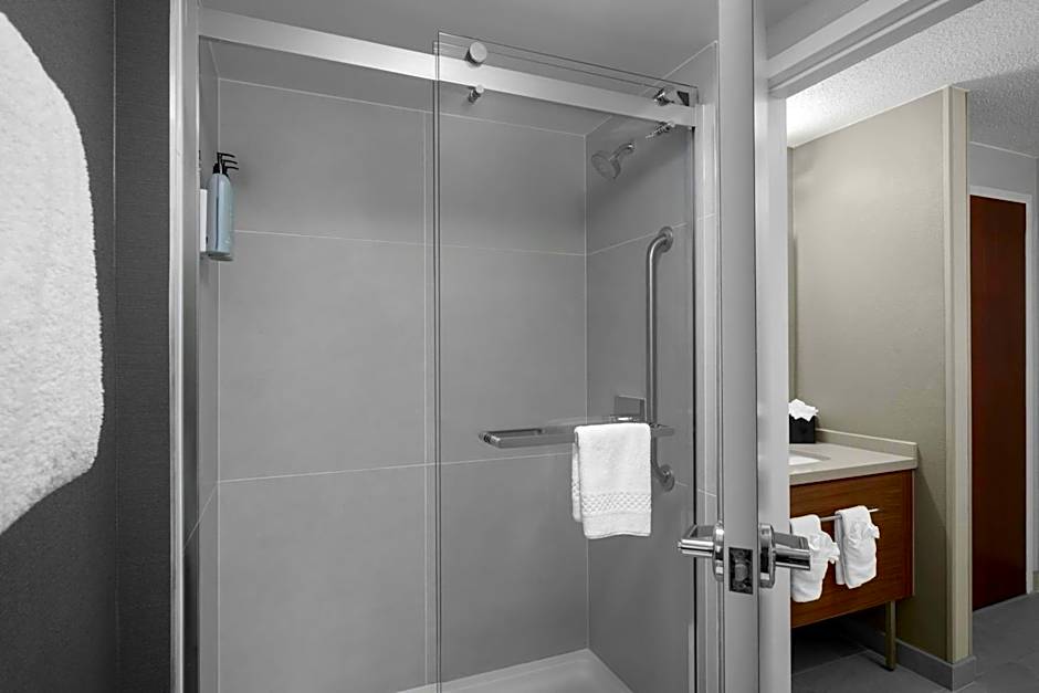 Courtyard by Marriott Charlotte Airport North