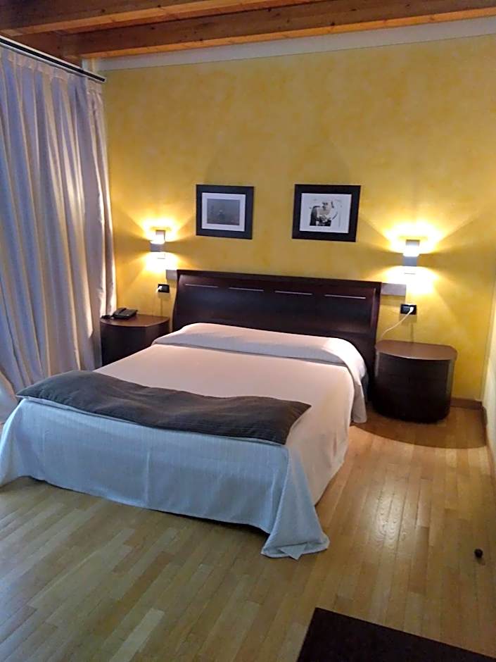 Hotel Fontana Santa